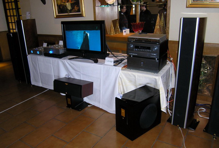 2006 - 03 - Salon HCFR - Triangle.JPG